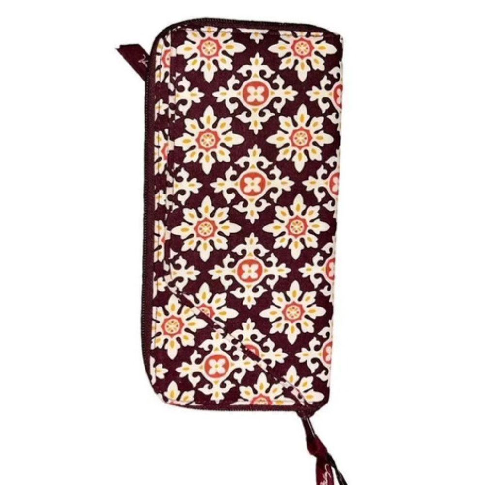 VERA BRADLEY Medallion Travel Organizer Wallet